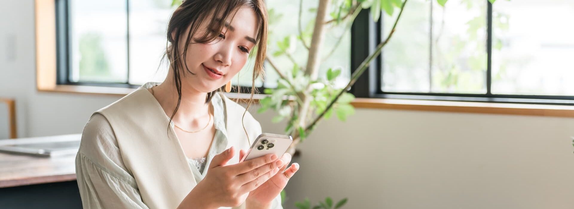 ブックライブでスマホやタブレットで電子書籍を手軽に読むイメージ